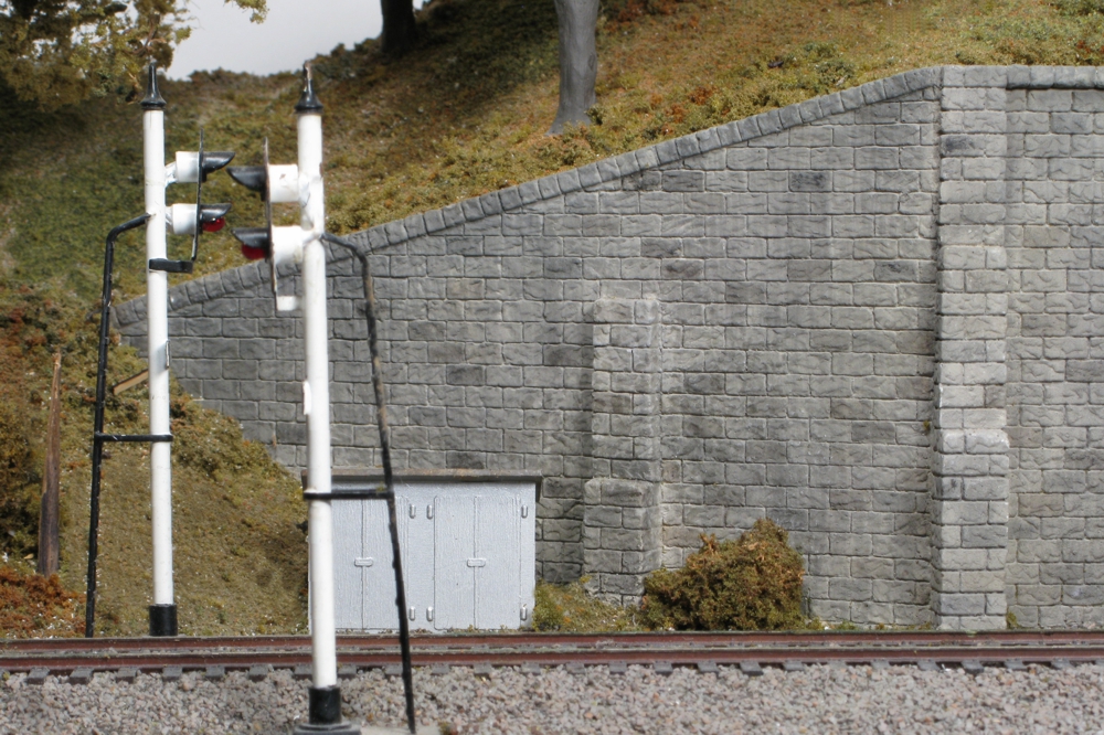 N Scale N Gauge  Retaining Wall and Abutments N25 NEW RELEASE 